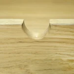 Półka na wino i kieliszki z drewna litego