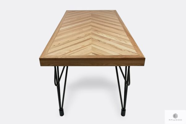 Drewniany stół z metalowymi czarnymi nogami do jadalni IFUX
