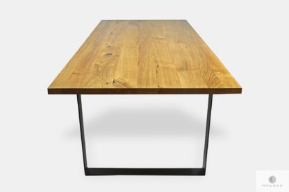 Stół dębowy w stylu industrialnym z czarnymi metalowymi nogami do salonu WESTA