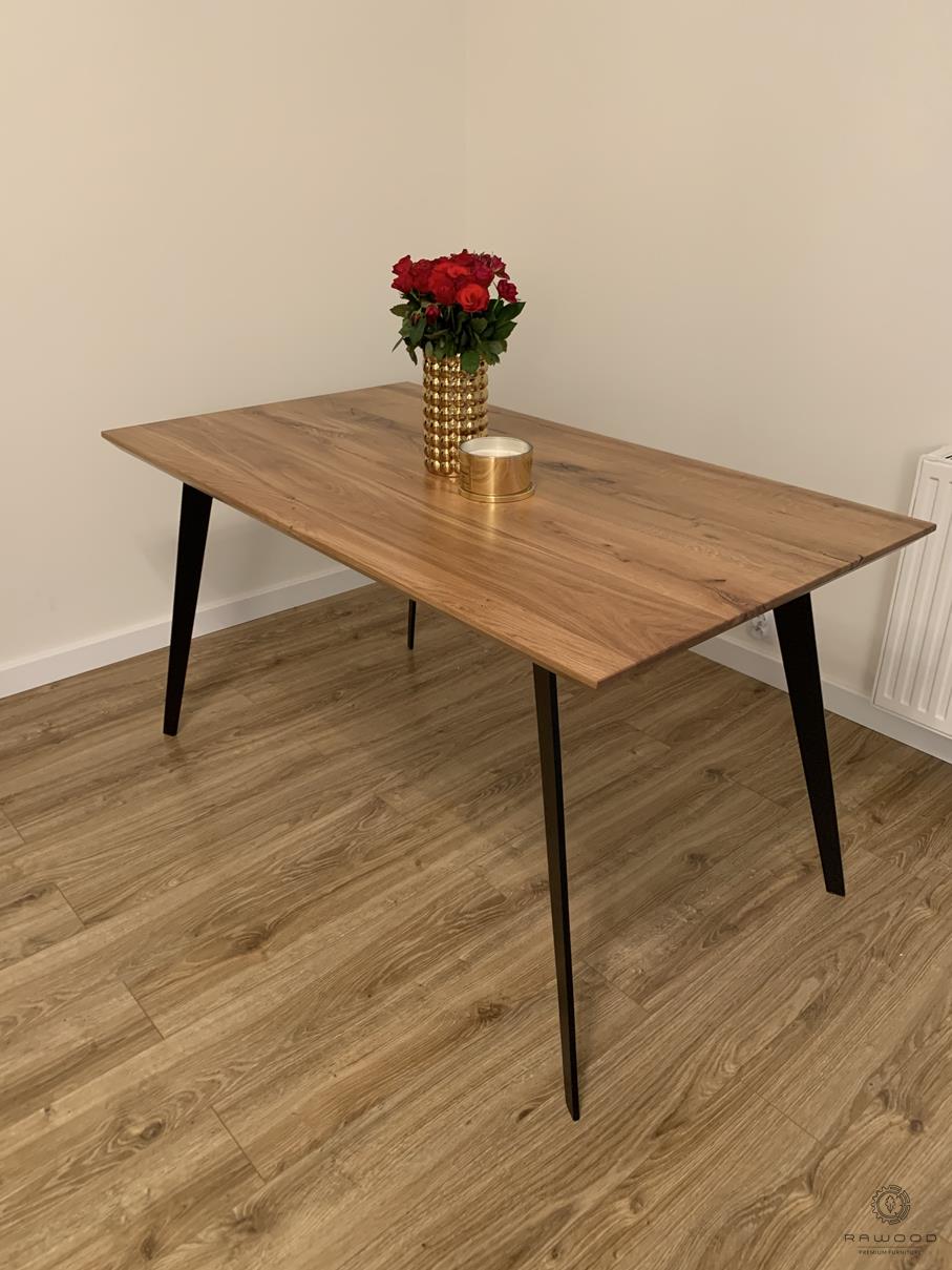 Stół dębowy z metalowymi nogami z litego drewna w industrialnym stylu do jadalni VITA II, wymiar: S 140 x Gł. 80 x W 75 cm