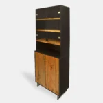 Nowoczesna witryna z drewna litego ze szkłem do salonu NESCA II