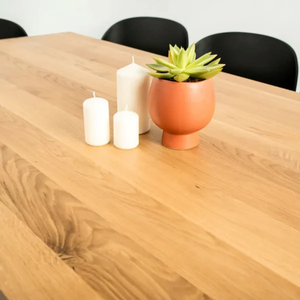 Elegancki stół z dębowego drewna litego do jadalni salonu NESCA