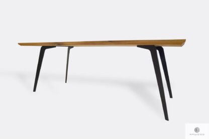 Stół z drewnianym blatem i metalowymi nogami do jadalni VITA