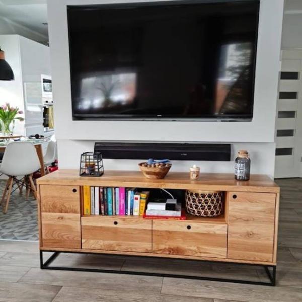 Dębowa szafka RTV w industrialnym stylu z szufladami metalowymi nogami do salonu MERIS