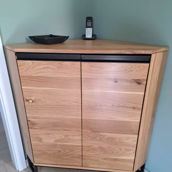 Narożna dębowa komoda na wymiar drewniana komoda z metalowymi nogami uchwytami RaWood