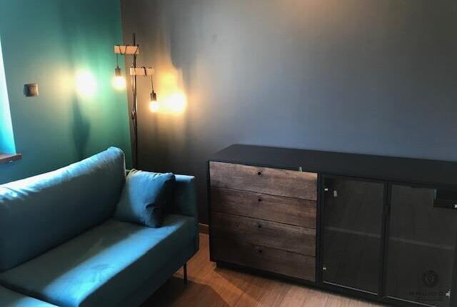 Stylowa komoda ze starego drewna i płyty do salonu CARLA