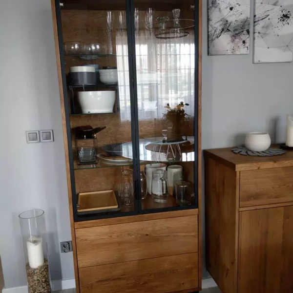 Nowoczesna dębowa solidna witryna szklana z metalowymi nogami na wymiar do salonu VITA