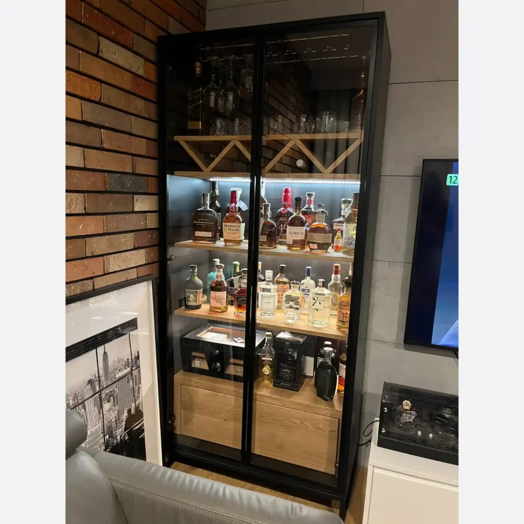 witryna CARLA III z oświetleniem