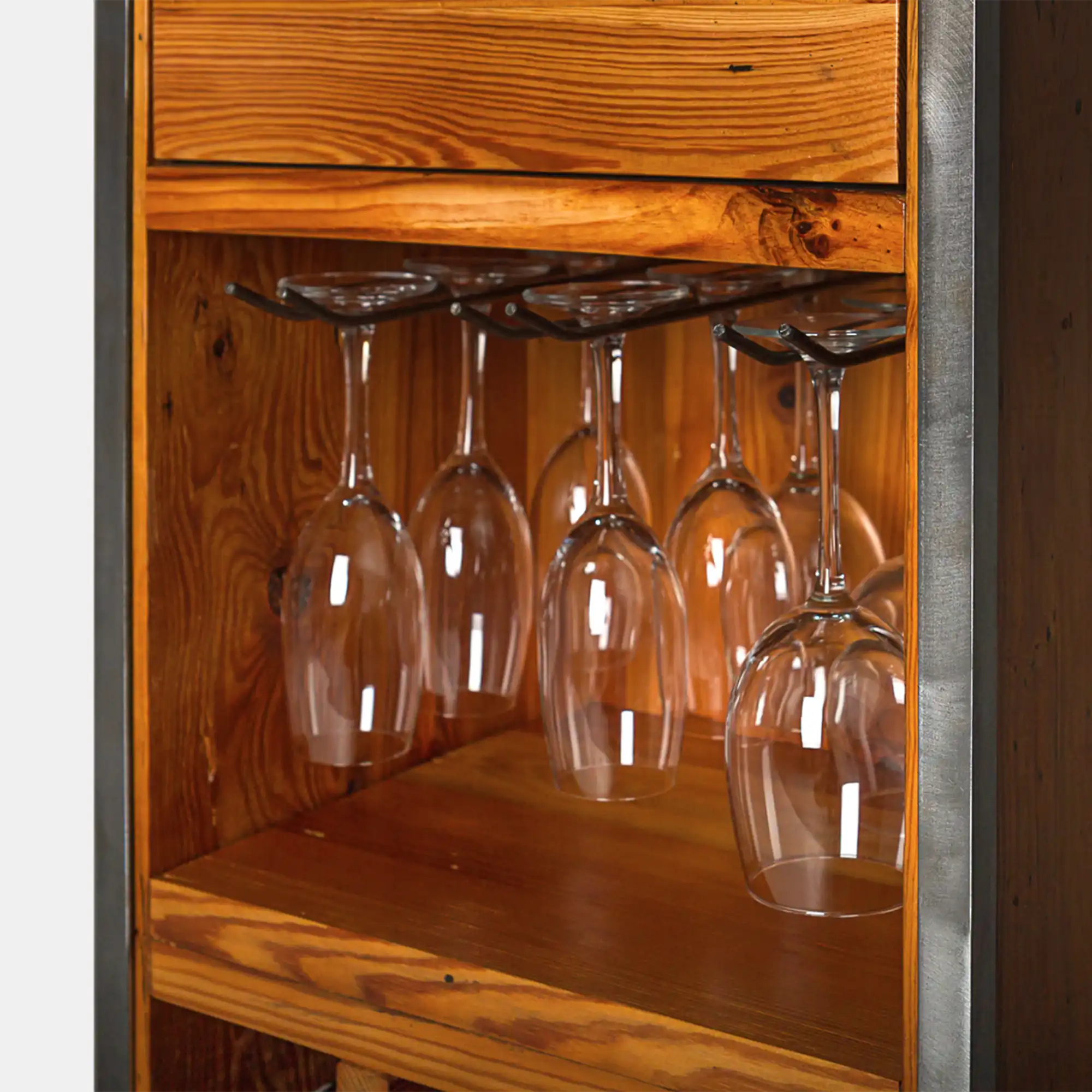 Barek alkoholowy z litego drewna do salonu