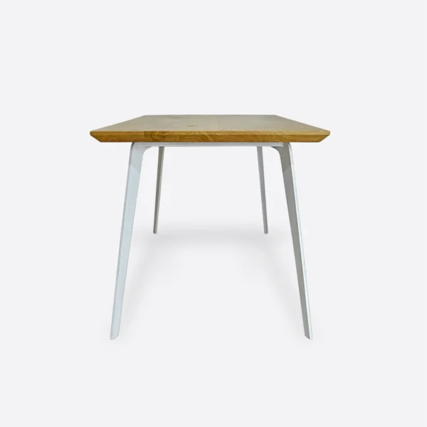 Stół z dębowym blatem białymi nogami w industrialnym stylu VITA II