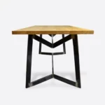 Stół industrialny GERES z dębowym blatem na metalowej podstawie do jadalni