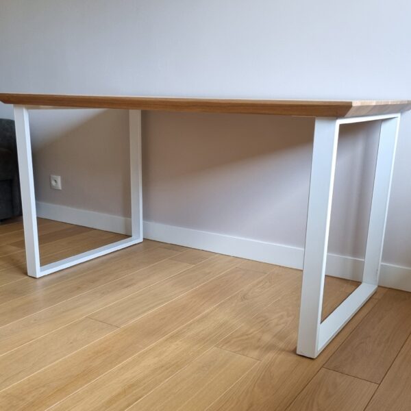 Stół BRITA - białe metalowe nogi