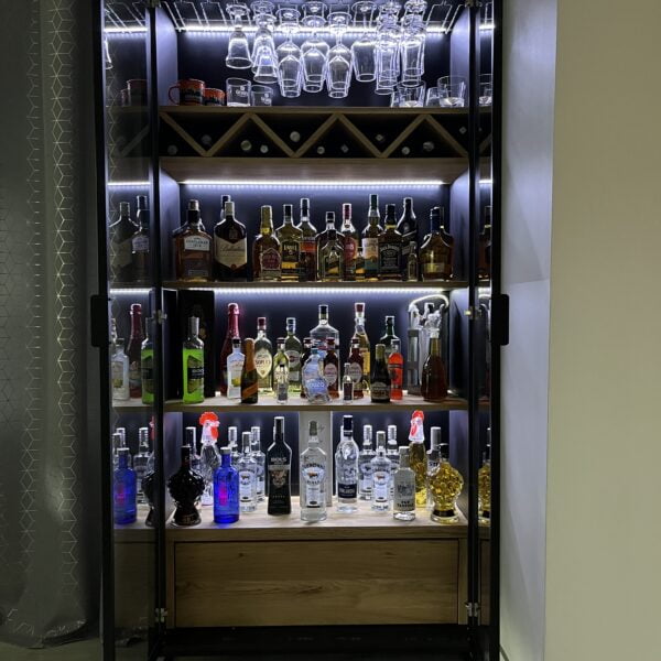 Witryna NESCA z oświetleniem