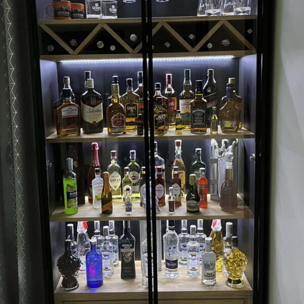 Witryna NESCA z oświetleniem