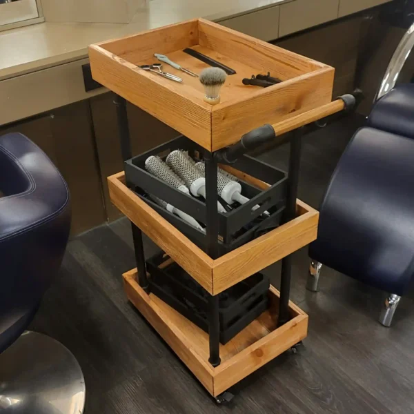 drewniany wózek fryzjerski w stylu loft realizacja