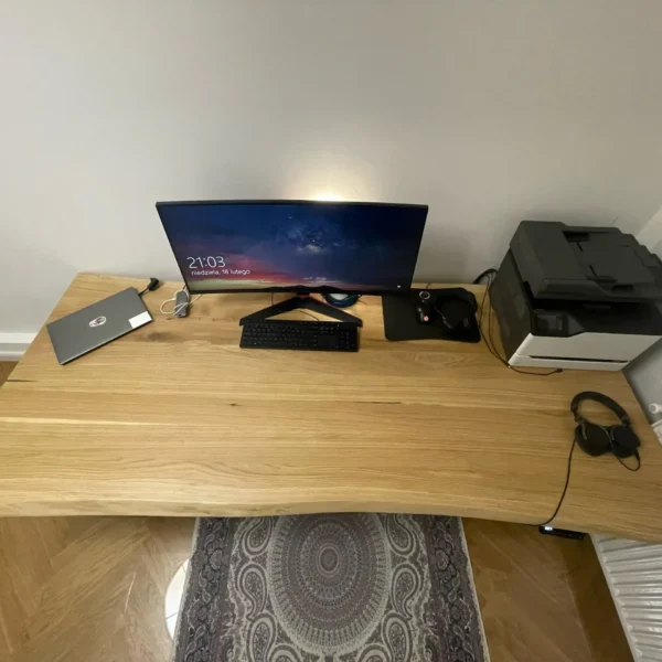 Blat dębowy lakierowany - krawędź naturalna