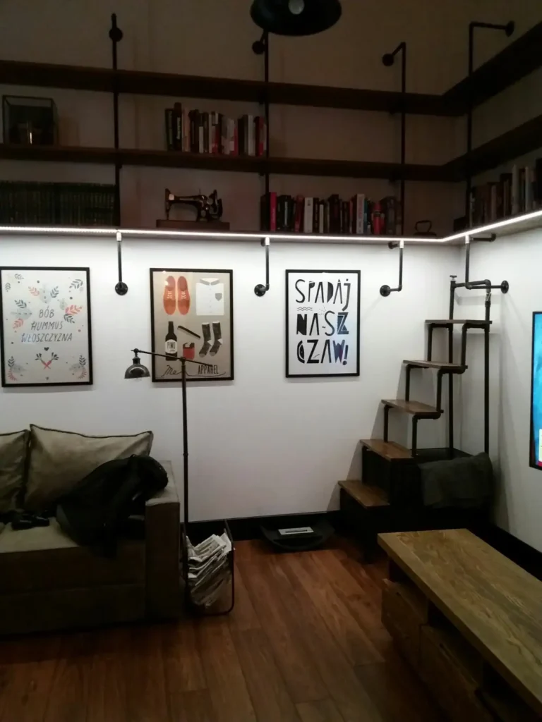 industrialne półki do salonu dębowe