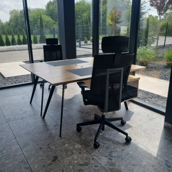 dębowe biurko VITA ze skórzaną wstawką